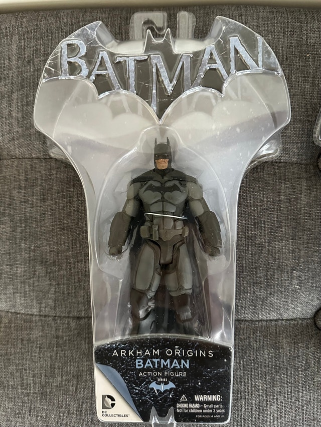 BATMAN ARKHAM ORIGINS THREE FIGURE SET - photo 2