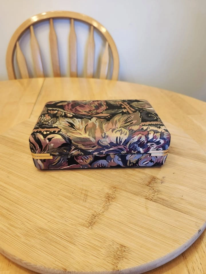 🏈 Padded Cloth Jewelry Box with Tapestry Print - photo 3