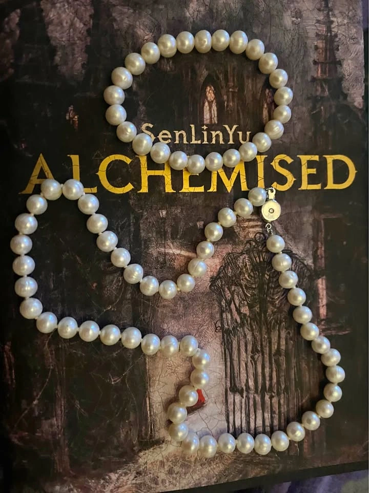 Freshwater Pearl Necklace and Bracelet Set