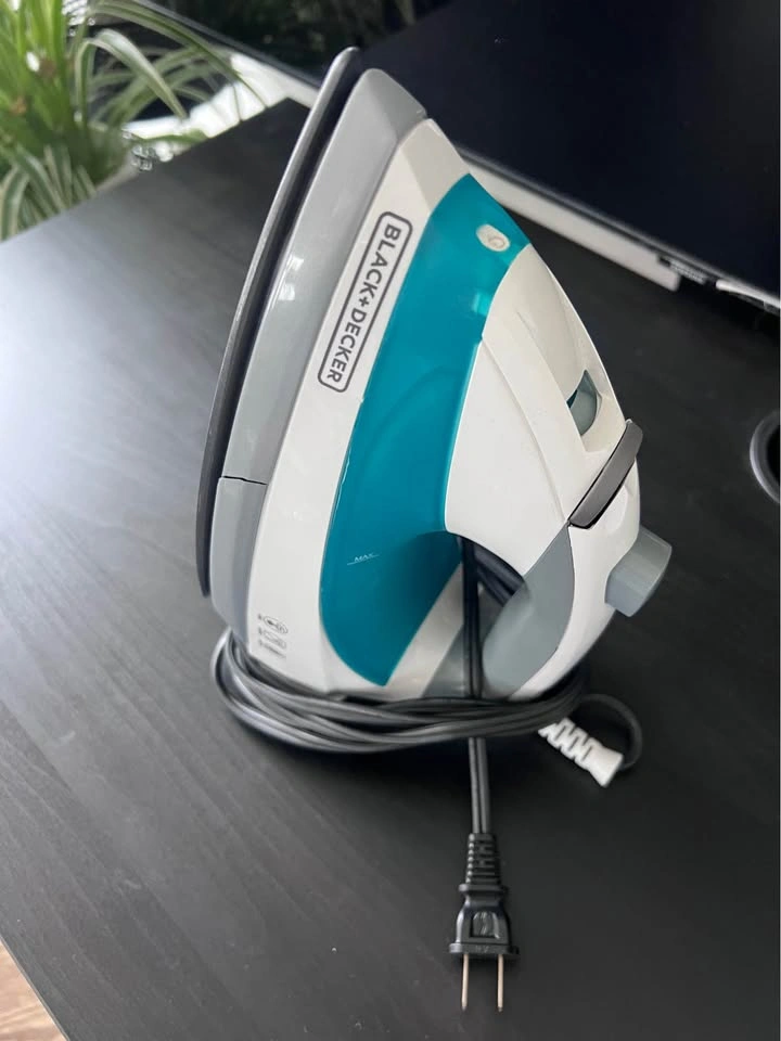 Black+Decker Steam Iron - photo 2