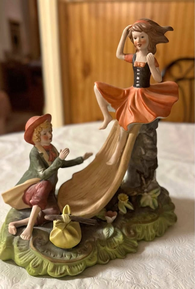 Beautiful Vintage Hand-Painted Ceramic Romantic Figurine