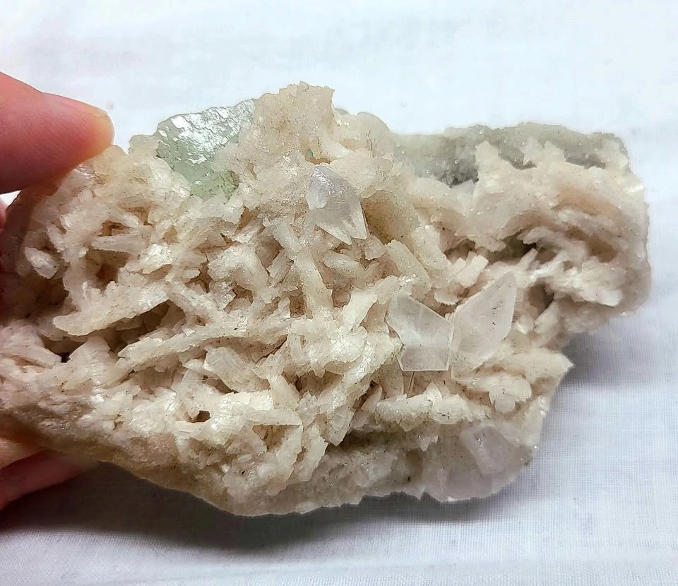 ✨ Fluorapophyllite & Stilbite Mineral Specimen