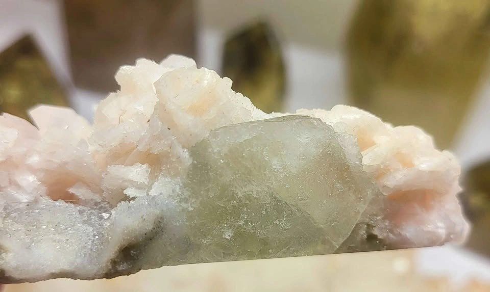 ✨ Fluorapophyllite & Stilbite Mineral Specimen - photo 3