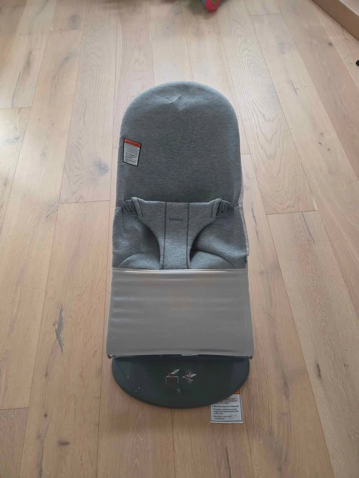 Baby Bjorn bouncer - grey