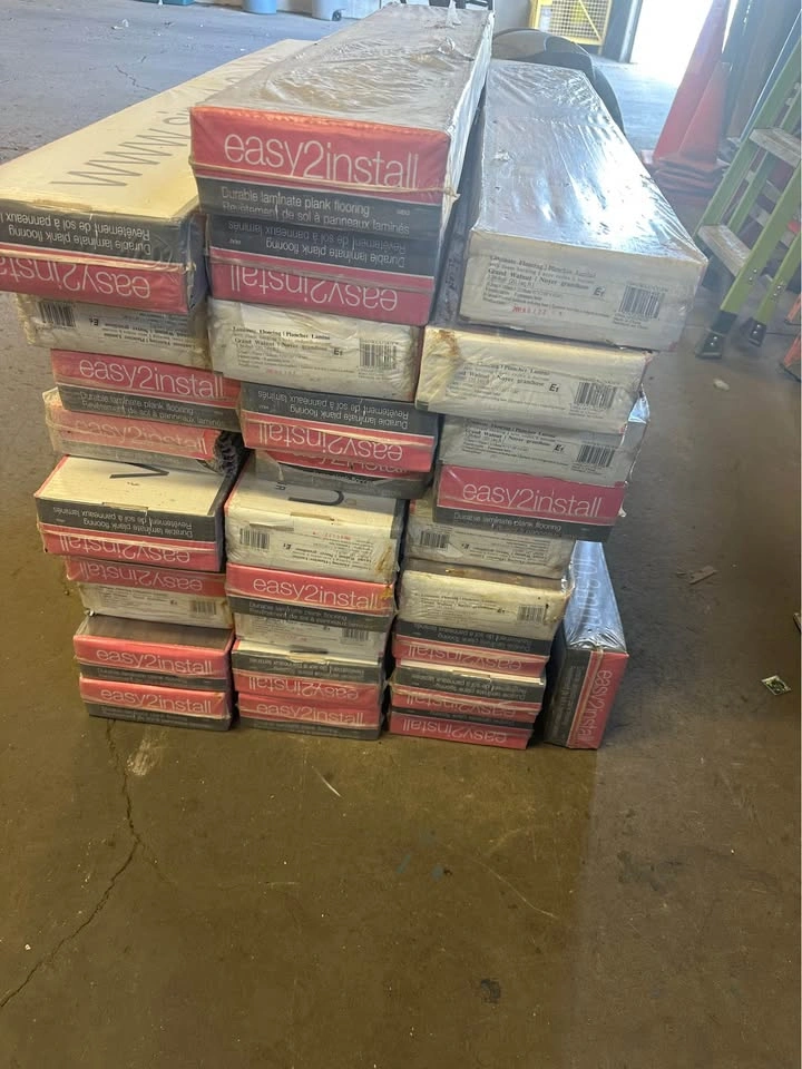 29 boxes (582 sq. ft) easy2install Grand Walnut Laminate - photo 3