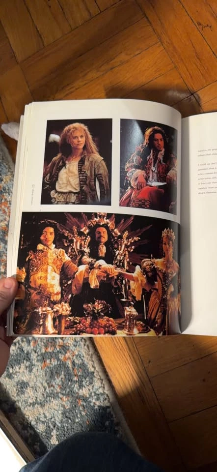 Screencraft Costume Design Book - photo 3