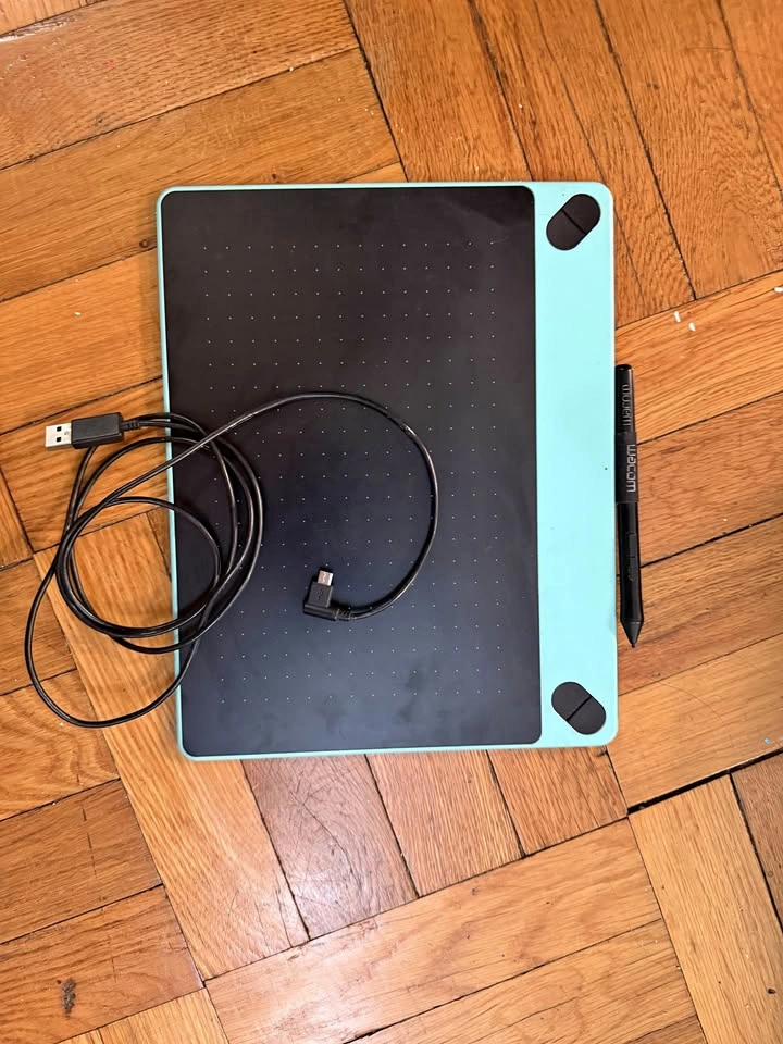 Wacom Intuos Art Pen & Touch Tablet CTH-690 M + Case