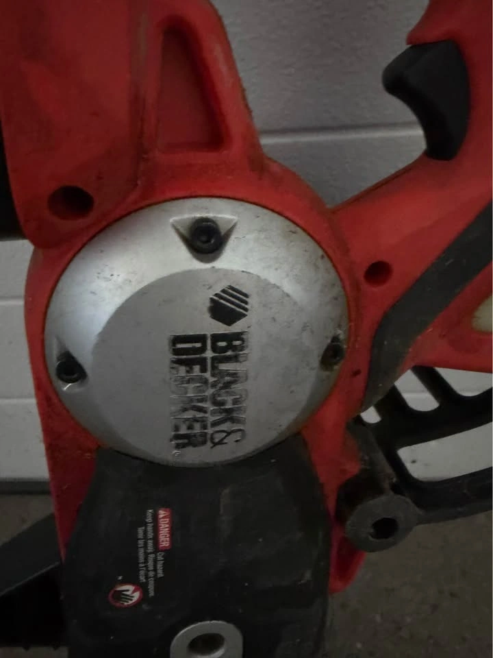 Black & Decker 18V Cordless Chainsaw - photo 2