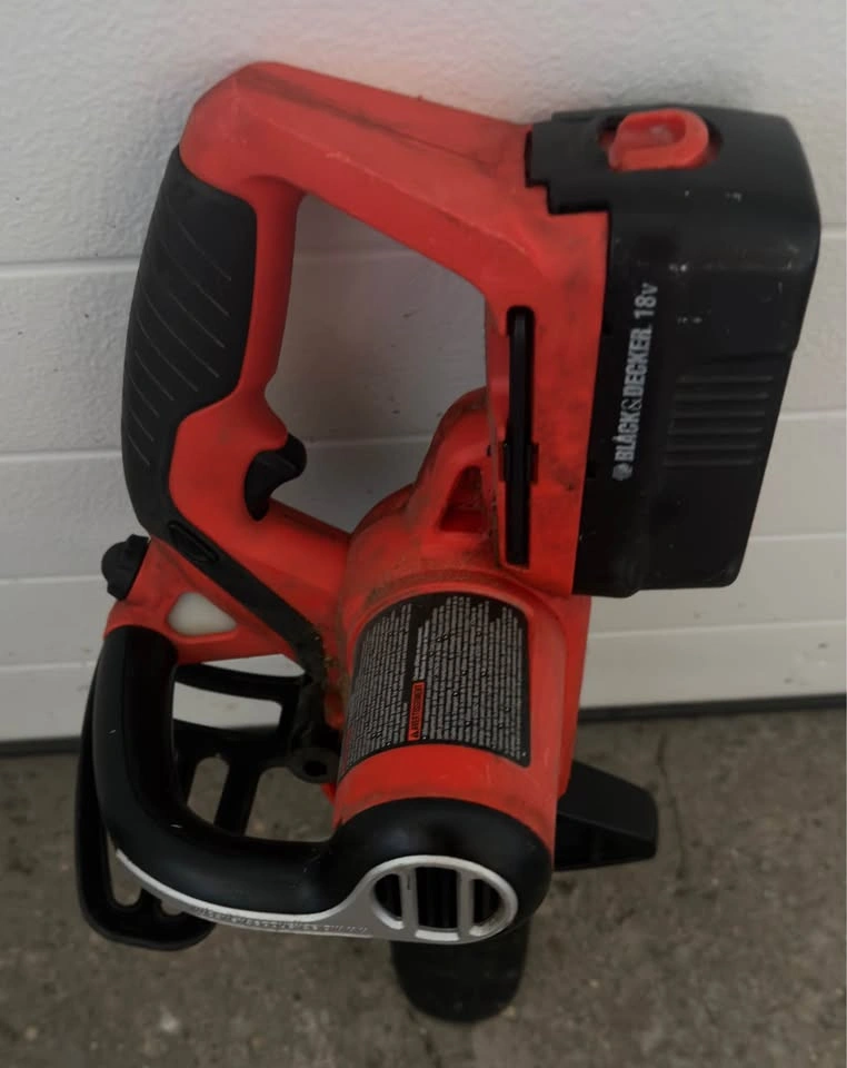 Black & Decker 18V Cordless Chainsaw - photo 3