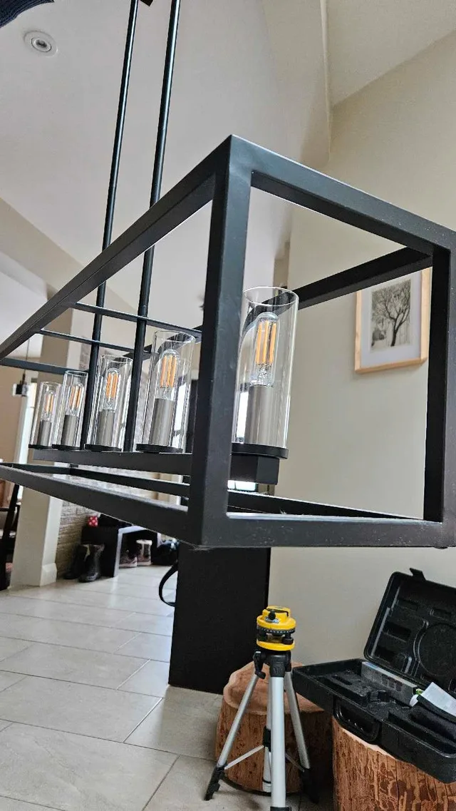 Black Metal Chandelier image indicator(4)