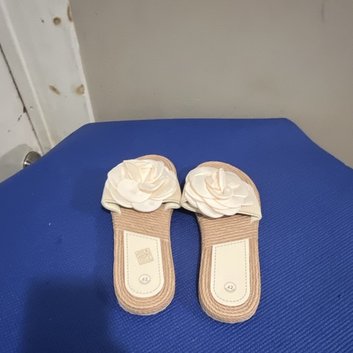 Women’s Beige/White Leather Slide Sandals Flower Accent US 7