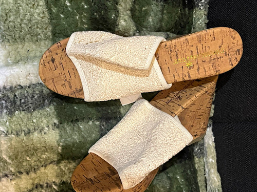 Sanuk Women’s Beige Leather Slide Sandals US 8
