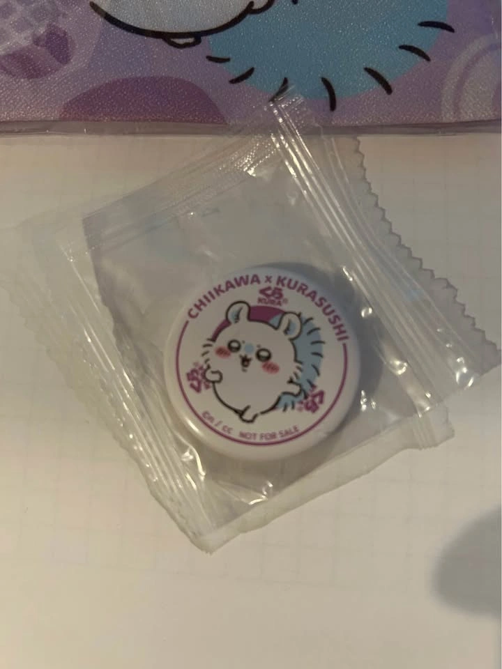 Chiikawa x Kura Sushi Momonga Drawstring Pouch and Pin Set - photo 5