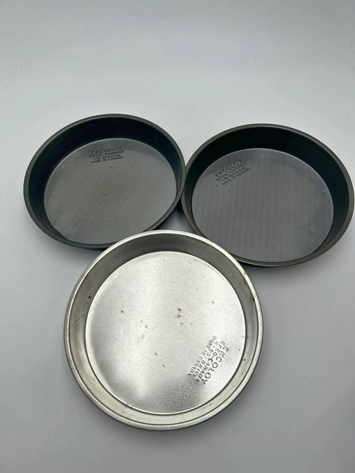 Vintage EKCOLOY Canada Round Cake Pans – Set of 3