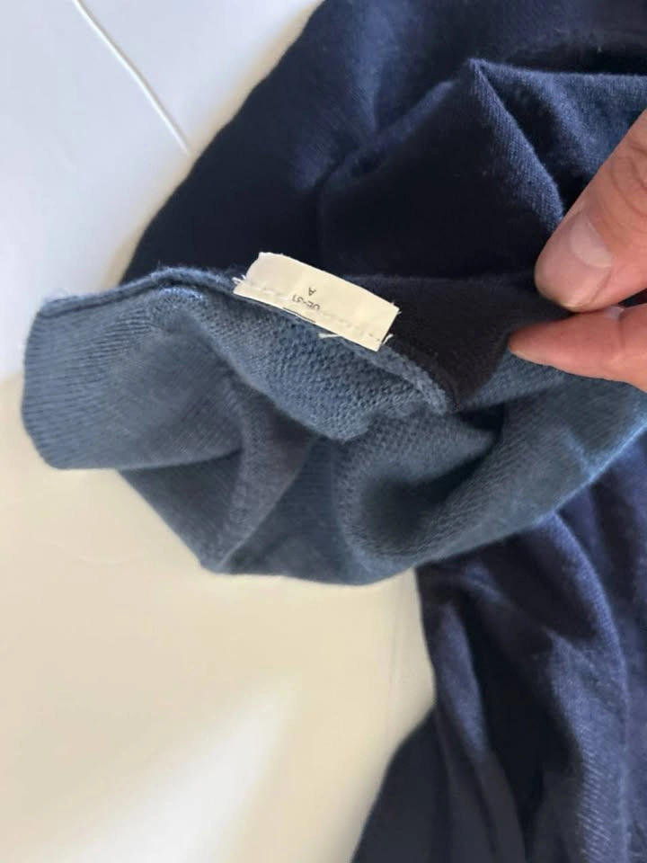 Calvin Klein Men's V-Neck Blue Ombre Sweater Size M - photo 2
