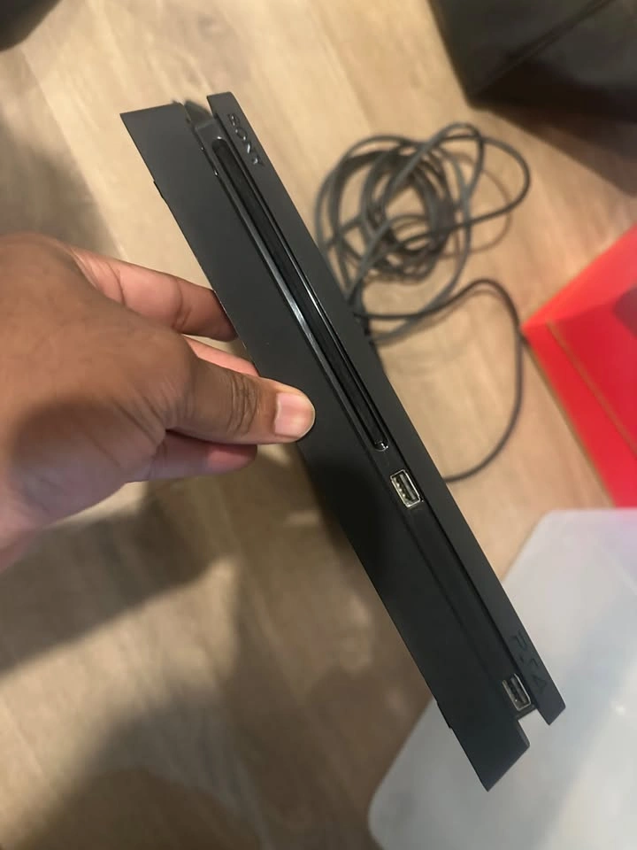 PlayStation 4, two controllers and games - photo 5