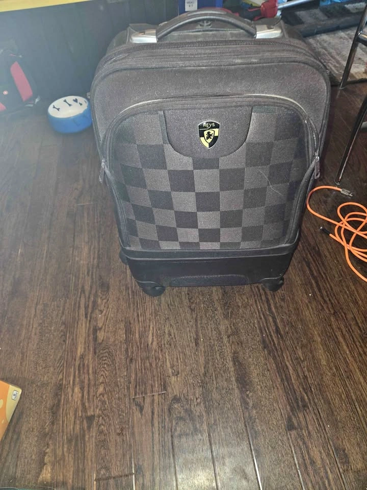 Heys Quadrant Spinner Suitcase