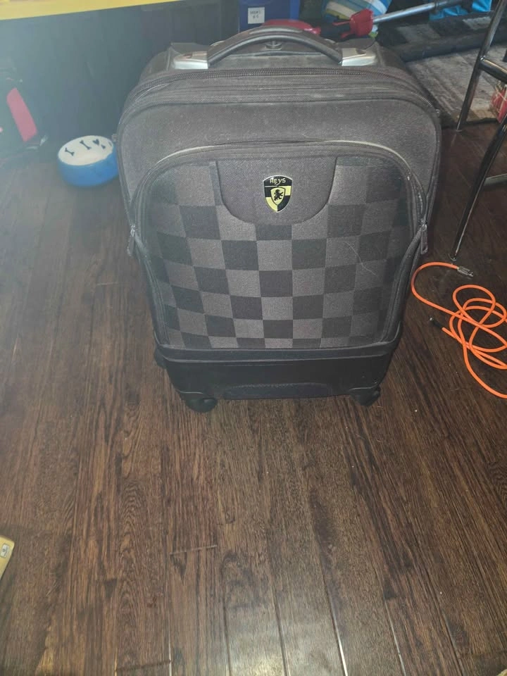 Heys Quadrant Spinner Suitcase - photo 2