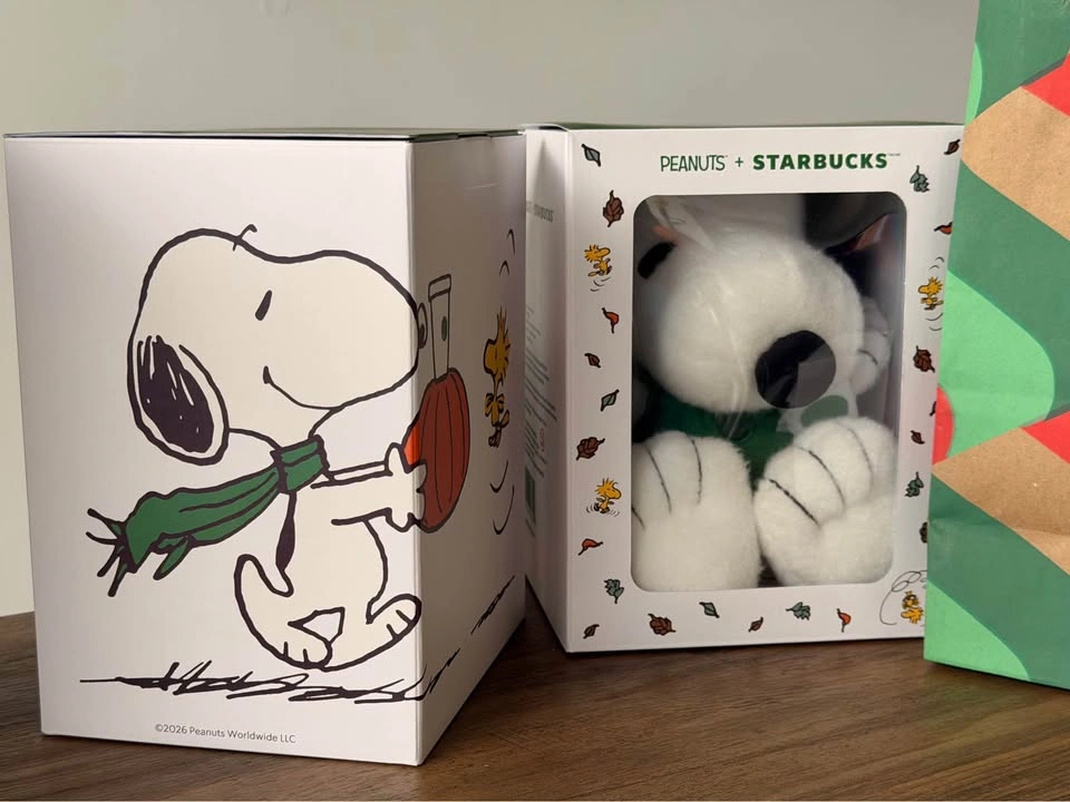 Starbucks x Peanuts Snoopy Plush - Brand New, Sealed - photo 2