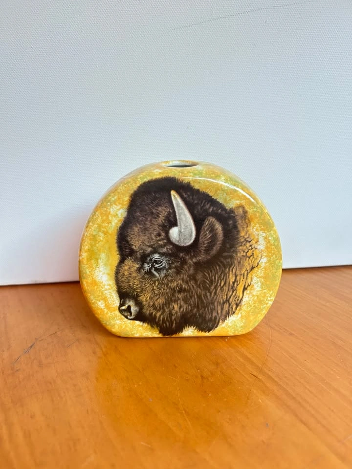 Ceramic vase with bison portrait - photo 5