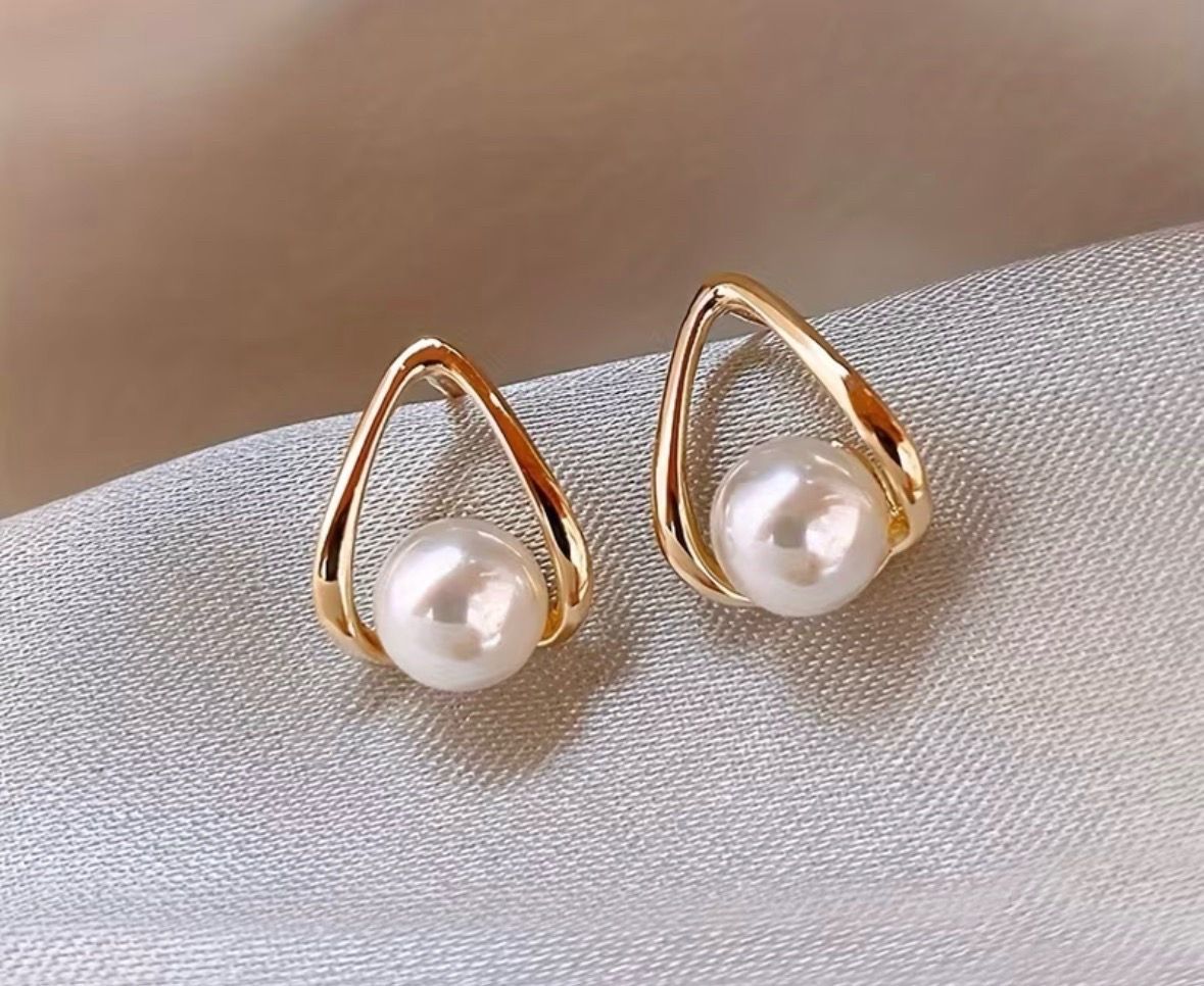 Gold tone earrings- New - photo 3