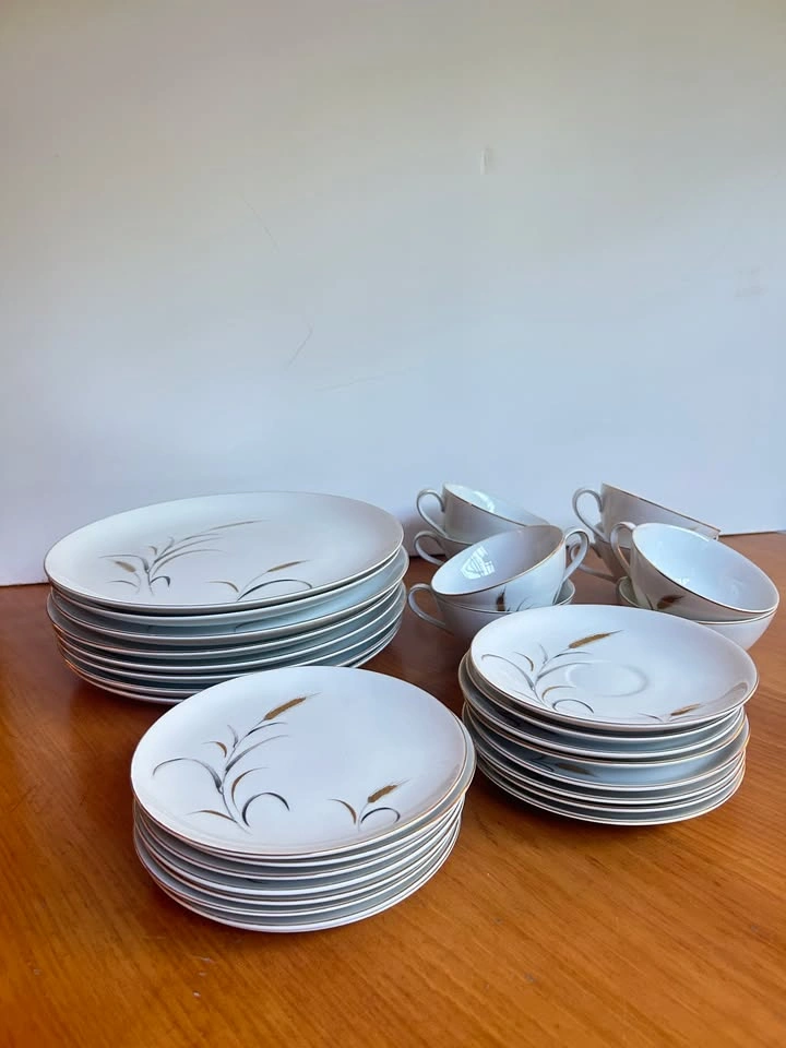 MCM Eternal Harvest 32 piece china set - photo 2