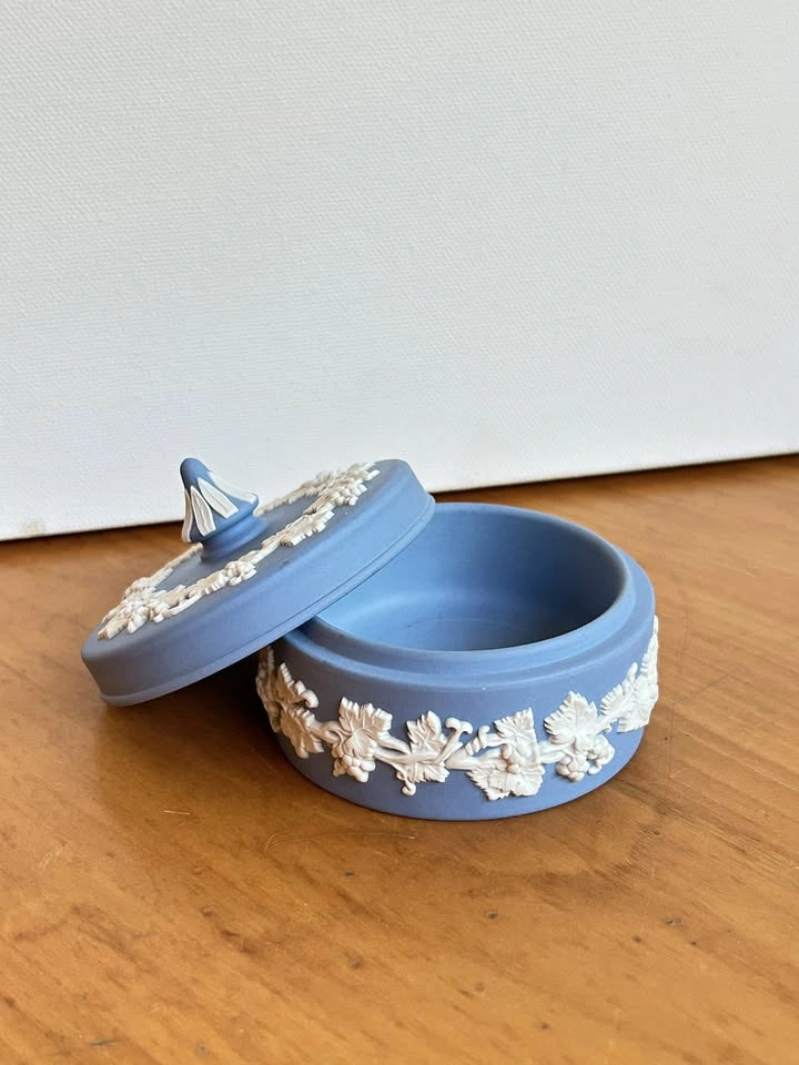 Vintage Wedgwood Blue Jasperware pill / trinket box with lid