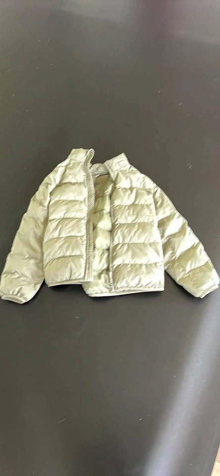Green puffy Uniqlo jacket for kids - photo 5