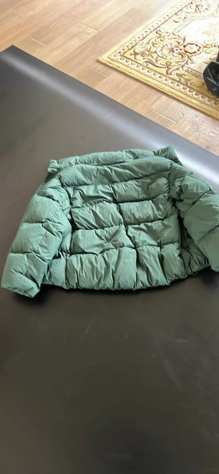 Uniqlo women’s puffy jacket - photo 3
