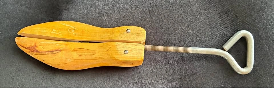 Vintage G.E. Belcher Wooden Shoe Stretcher - Size 2