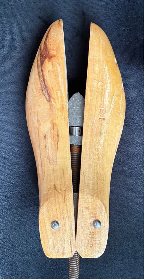 Vintage G.E. Belcher Wooden Shoe Stretcher - Size 2 - photo 2