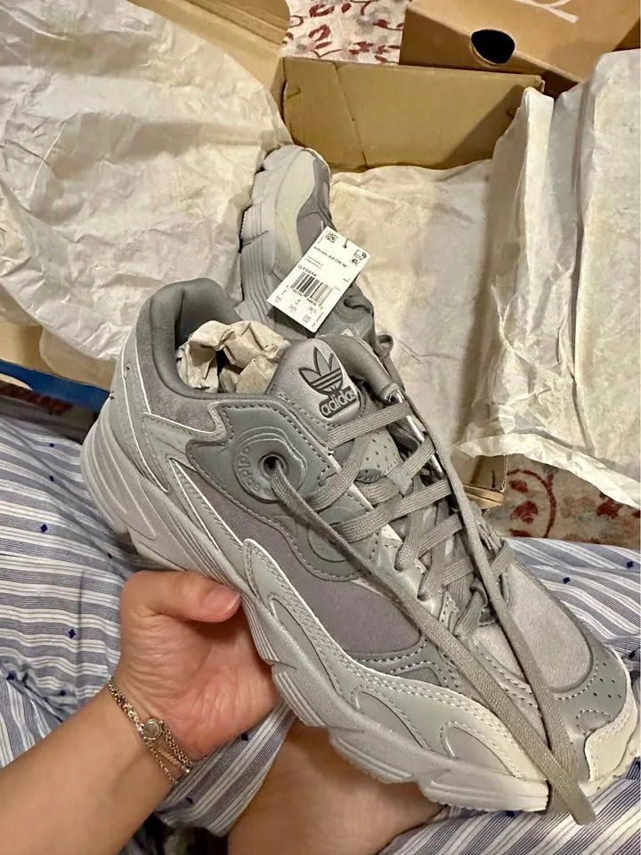 Adidas Astir Sneakers all grey (5.5W but fits like a 6W) thumbnail