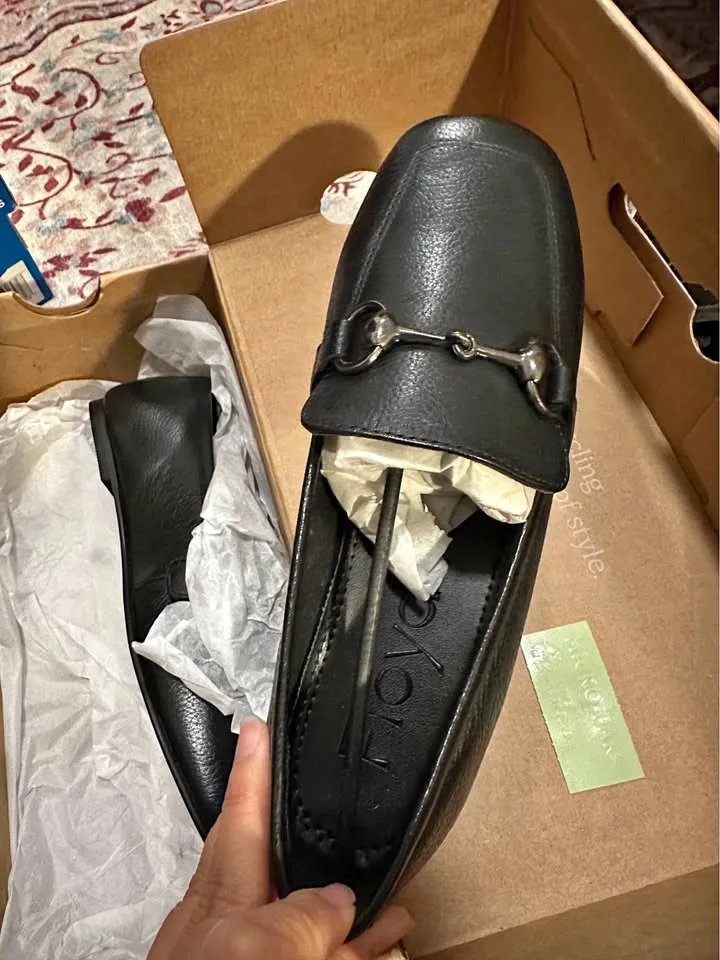 Floyd black genuine leather loafers (size 6) thumbnail