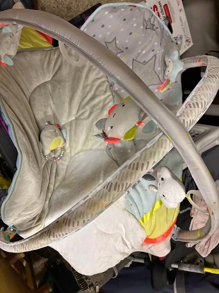 Baby play mat with stimulation toys