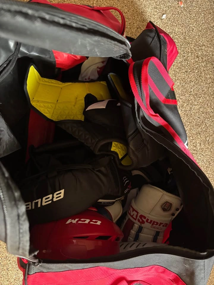 Hockey equipment! - photo 2