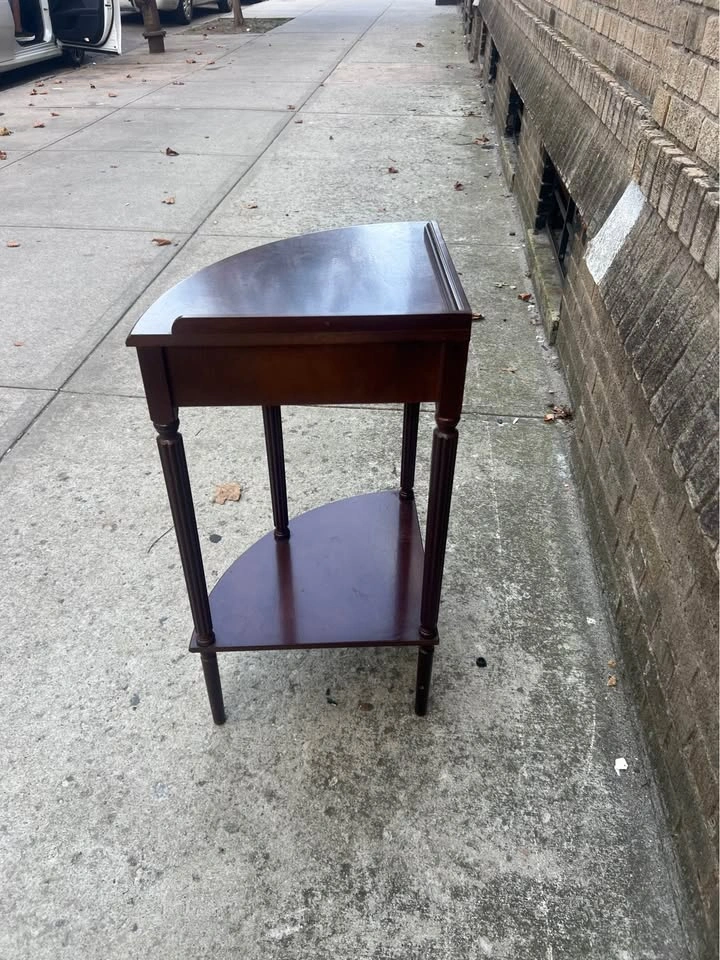 The Bombay Company Mahogany Corner Accent Table - photo 3