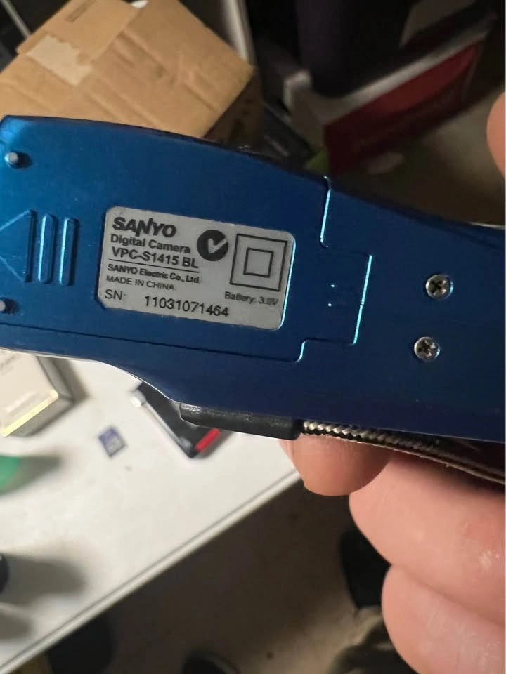 Sanyo VPC-S1415 Digital Camera - photo 3