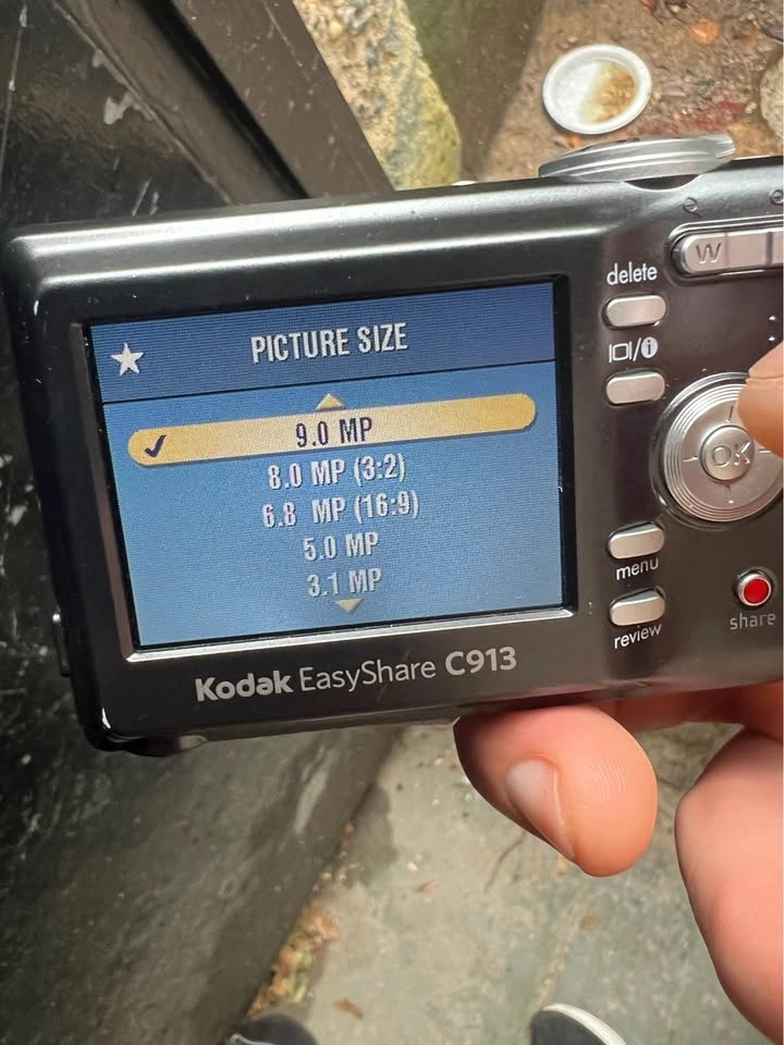 Kodak EasyShare C913 - photo 2