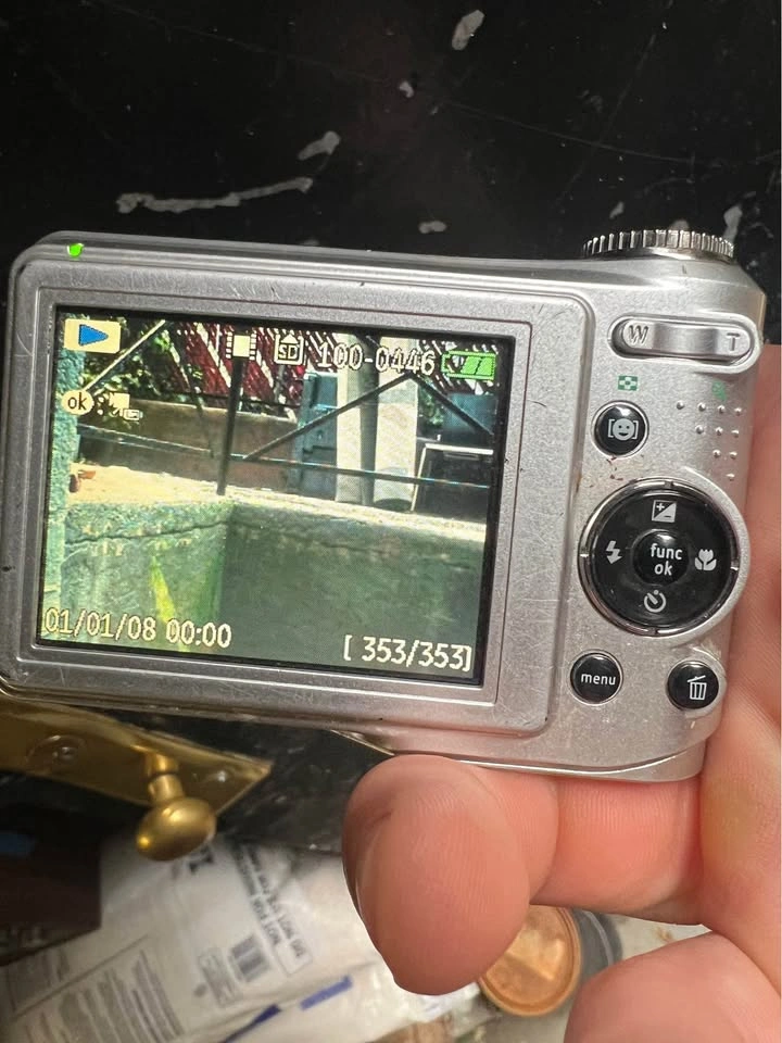 Digital Camera - photo 3
