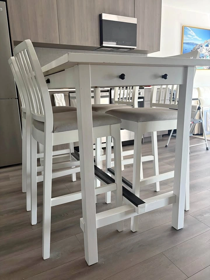 Bar Table & Chair Set – Excellent Condition