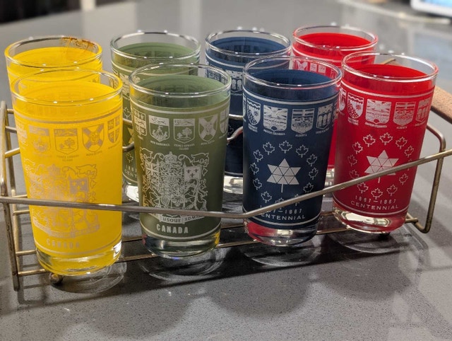 Vintage Canada Centennial Glass Set & Caddy - photo 2