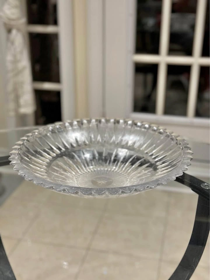 Glass fruit bowl