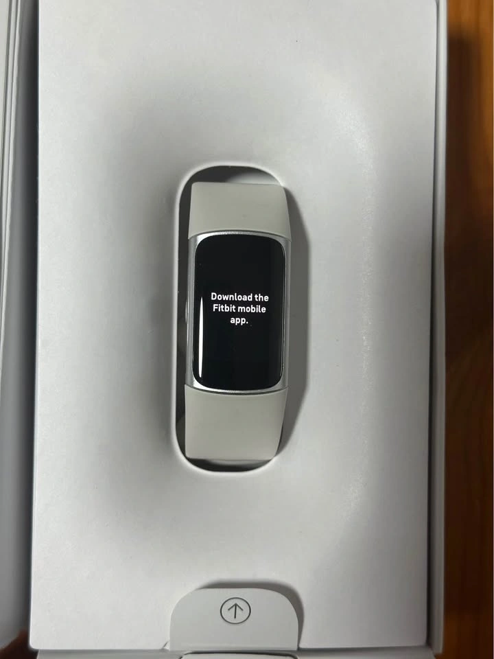 Fitbit Charge 6 Fitness Tracker — Silver/Porcelain, New Open Box - photo 4