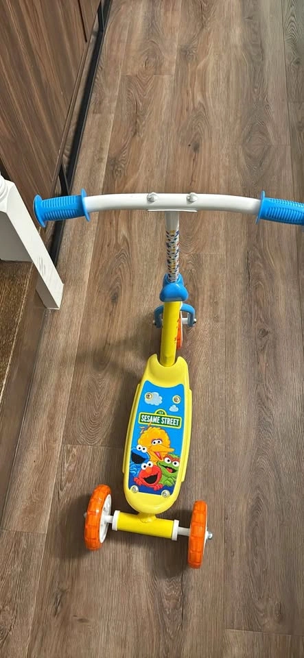 Sesame Street 3-Wheel Kick Scooter
