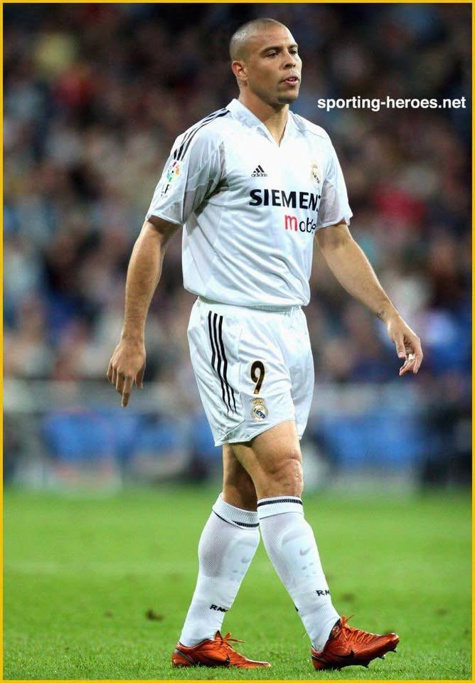 R9 Real Madrid 2004 Home Jersey Ronaldo #9 - photo 3