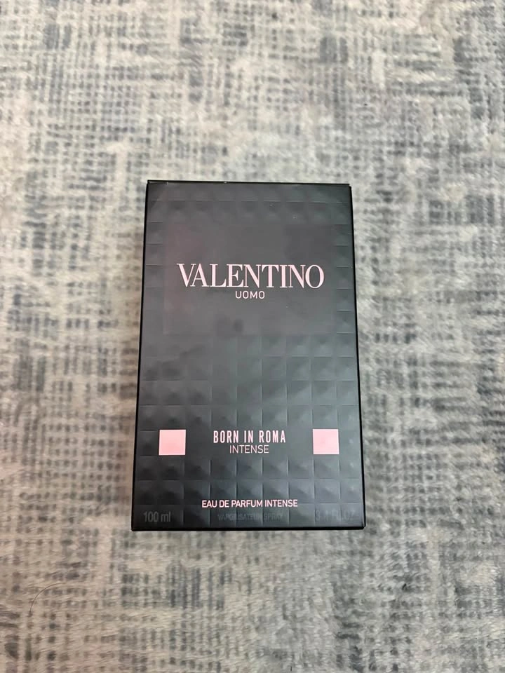 Uomo Born in Roma Intense EDP (100 ml / 3.4 oz)
