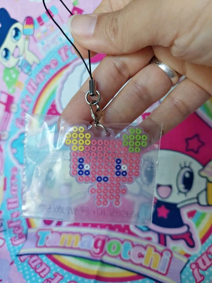 🏈 Tamagotchi Raffle Prize F - Glitter Pixel Fuwaritchi Keychain