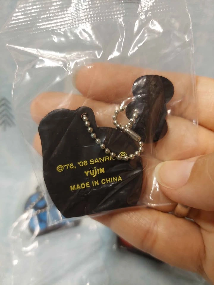 🏈 Vintage Hello Kitty - Yellow Apple Key Cover gashapon w charm! - photo 2