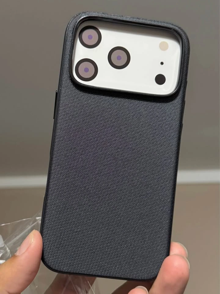 iPhone 18 PRO and 18 PRO MAX Case Back Cover - black - photo 2