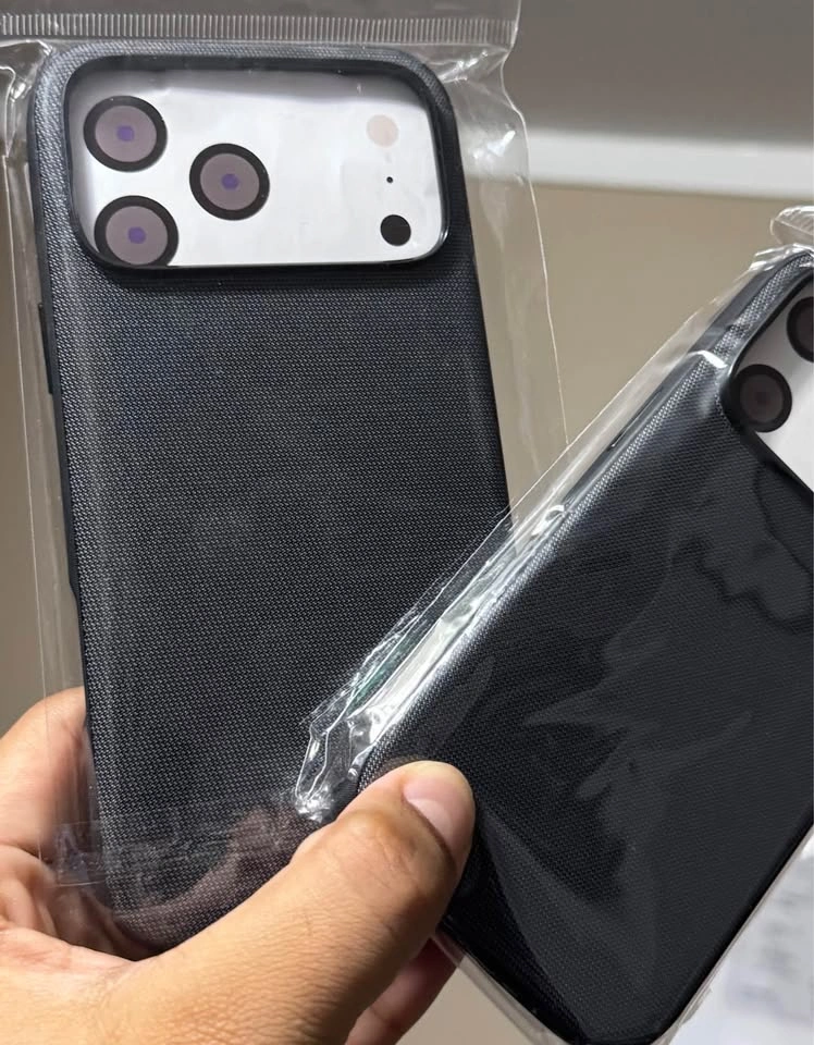 iPhone 18 PRO and 18 PRO MAX Case Back Cover - black - photo 3
